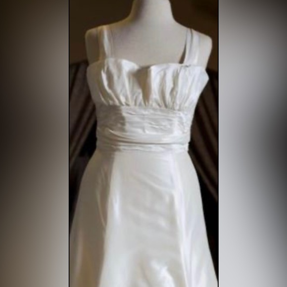 Melissa Sweet Carrie Wedding Gown- Very Rare! Size 8 - Picture 2 of 4